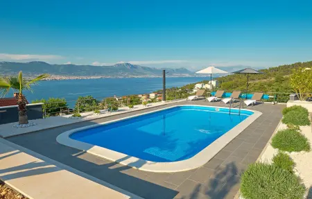 Location Maison à Mastrinka 6 personnes