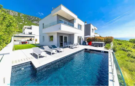 Location Maison à Grizane 6 personnes