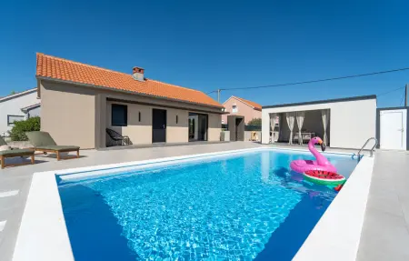 Location Maison à Paljuv 4 personnes