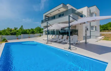 Location Maison à Slivnica Donja 10 personnes