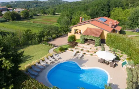 Location Maison à Karojba 10 personnes