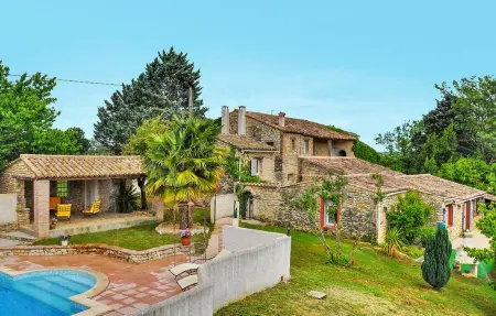 Location Maison à St Sauveur de Cruzière 22 personnes