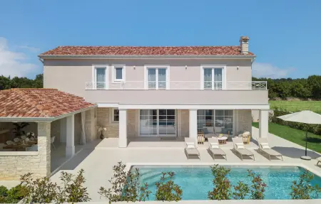 Location Maison à Zminj 8 personnes