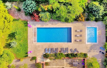 Location Maison à Trèbes 18 personnes