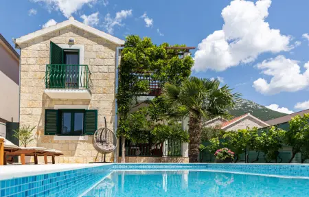 Location Maison à Omis 8 personnes