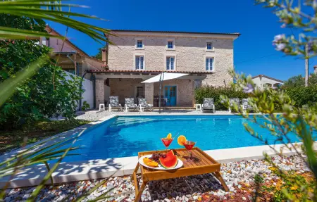 Location Maison à Liznjan 8 personnes