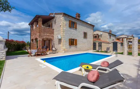 Location Maison à Cabrunici 6 personnes